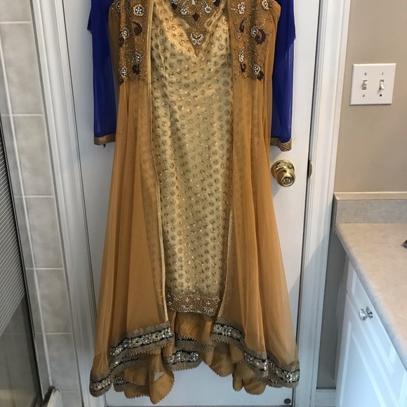 Gorgeous Indian dress suit, worn once like brand new. - Picture 1 of 4
